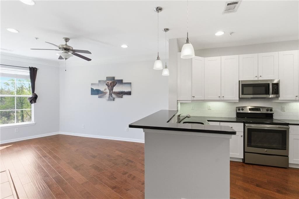 1 bedroom, 1 bathroom, 780 sq ft condominium for rent at 10 Perimeter Summit Boulevard 4443, Atlanta, GA 30319 for $1,690 a month — photo 3