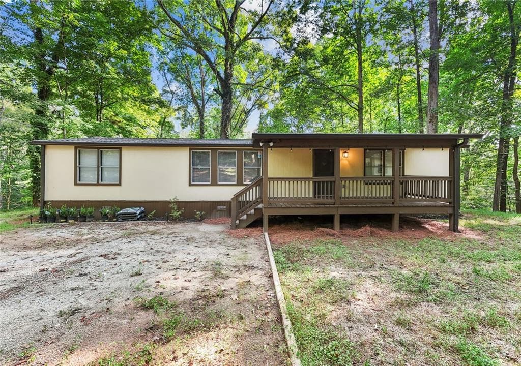 3 bedroom, 2 bathroom, 1,400 sq ft single family residence for sale at 3068 Pierce Road, Gainesville, GA 30507 — photo 1 of 21