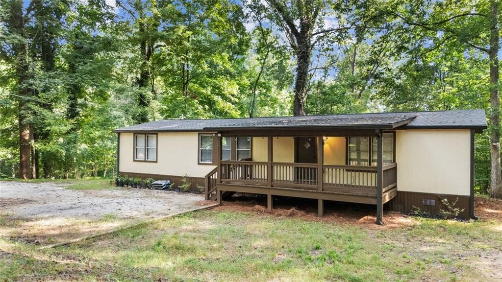 3 bedroom, 2 bathroom, 1,400 sq ft single family residence for sale at 3068 Pierce Road, Gainesville, GA 30507 — photo 3