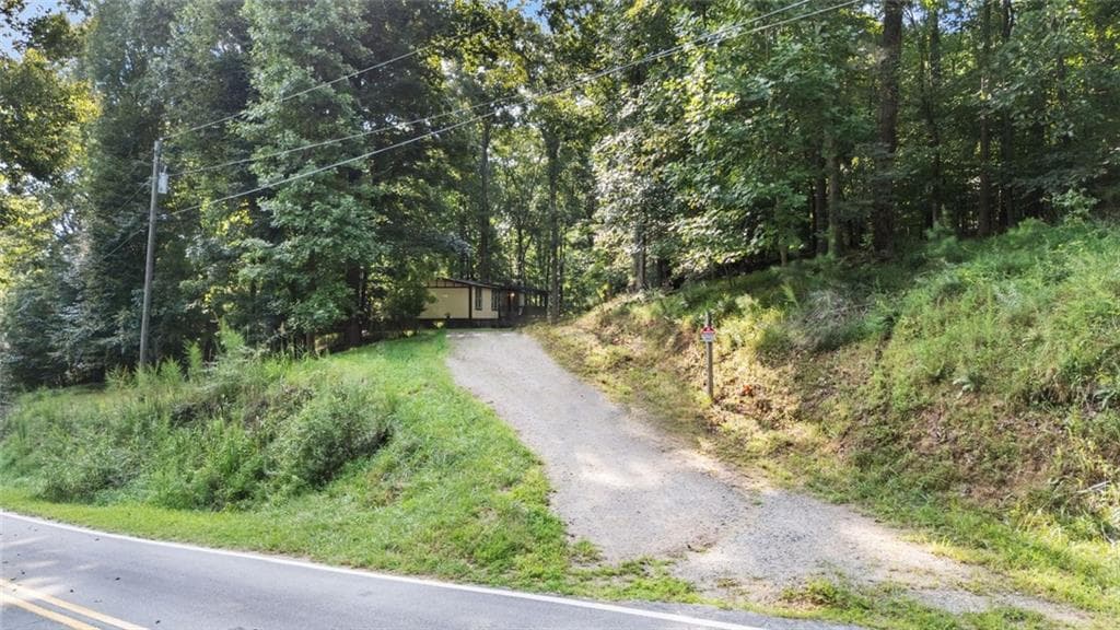 3 bedroom, 2 bathroom, 1,400 sq ft single family residence for sale at 3068 Pierce Road, Gainesville, GA 30507 — photo 4