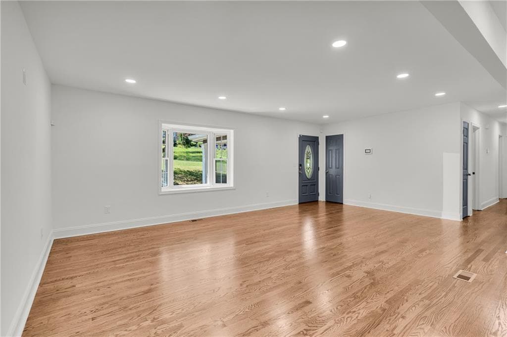 3 bedroom, 2 bathroom, 1,468 sq ft single family residence for sale at 4246 Colony East Drive, Stone Mountain, GA 30083 — photo 5