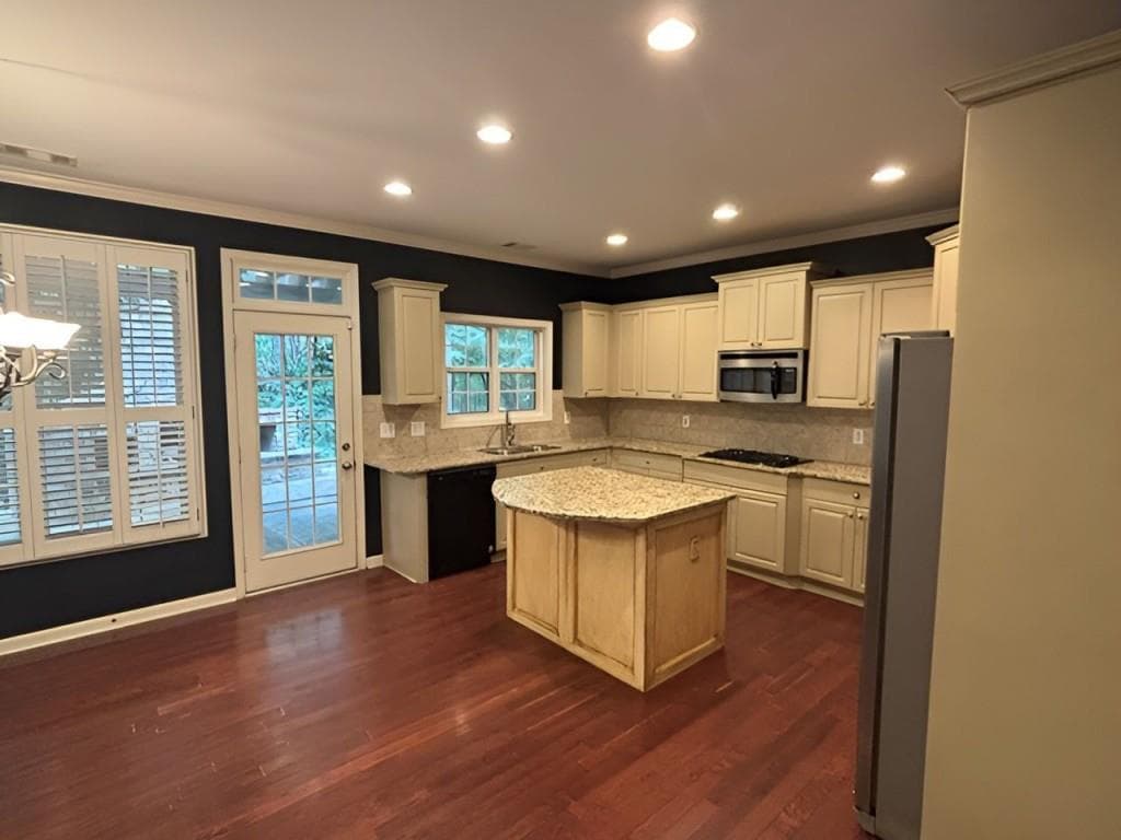 5 bedroom, 3 bathroom, 2,916 sq ft single family residence for sale at 216 Daybreak Rush, Canton, GA 30114 — photo 9