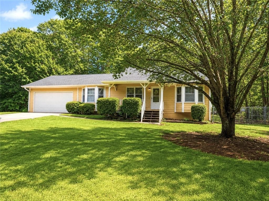 3 bedroom, 2 bathroom, 1,410 sq ft single family residence for sale at 205 Meadowbrook Drive, Mcdonough, GA 30253 — photo 2
