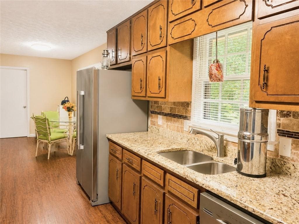 3 bedroom, 2 bathroom, 1,410 sq ft single family residence for sale at 205 Meadowbrook Drive, Mcdonough, GA 30253 — photo 7