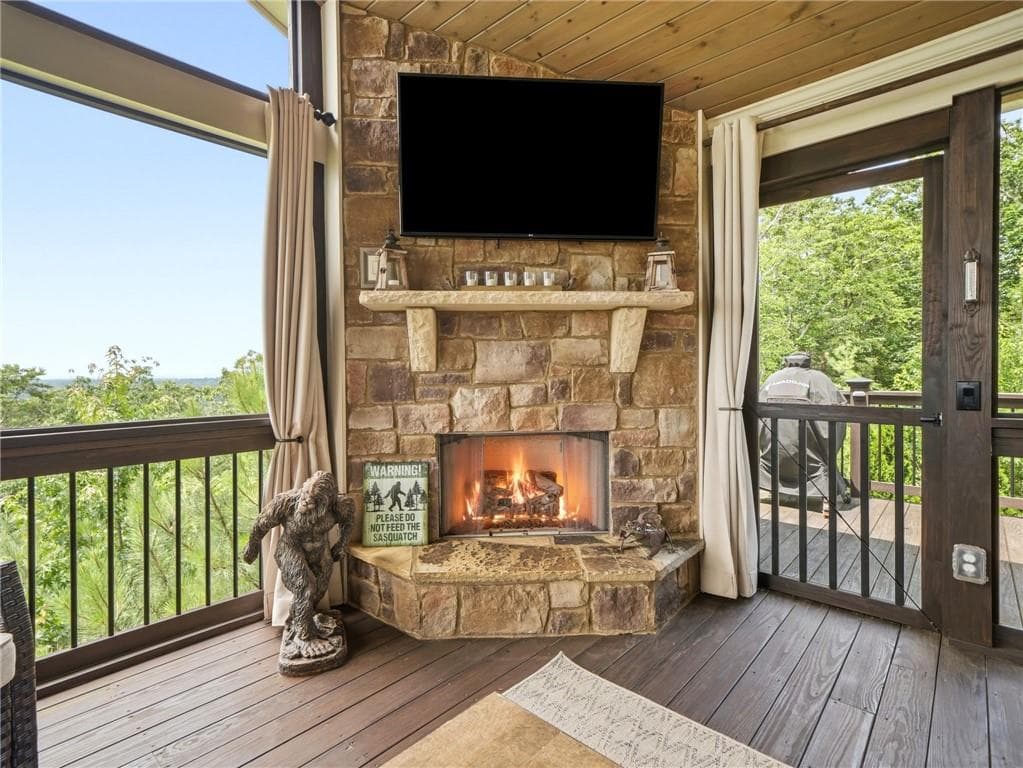 6 bedroom, 5 bathroom, 4,330 sq ft single family residence for sale at 5085 Laurel Ridge Drive, Cumming, GA 30040 — photo 7