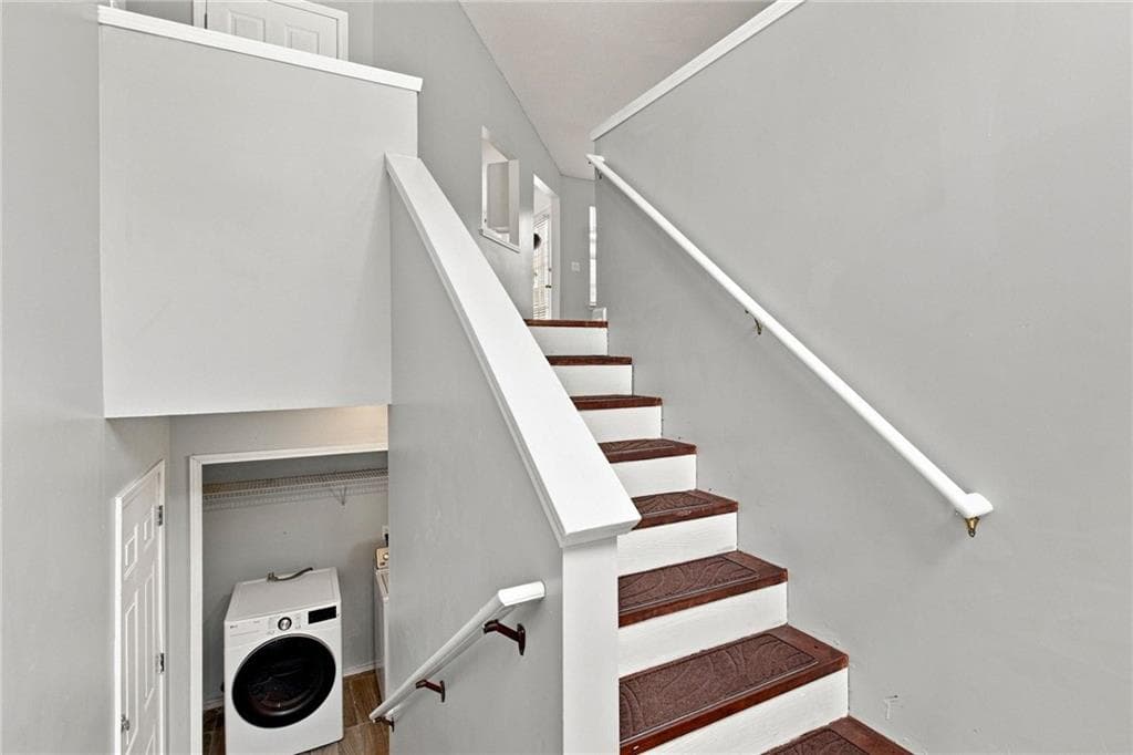 4 bedroom, 3 bathroom, 2,329 sq ft single family residence for sale at 2808 Vintage Wood Way, Kennesaw, GA 30144 — photo 3