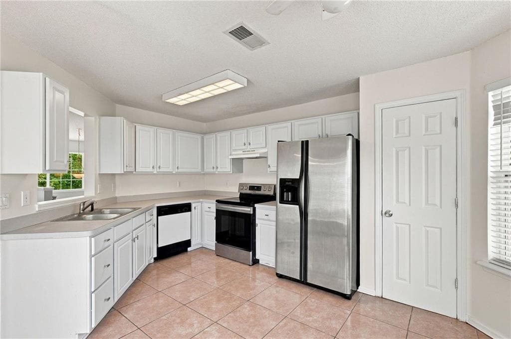 4 bedroom, 3 bathroom, 2,329 sq ft single family residence for sale at 2808 Vintage Wood Way, Kennesaw, GA 30144 — photo 6
