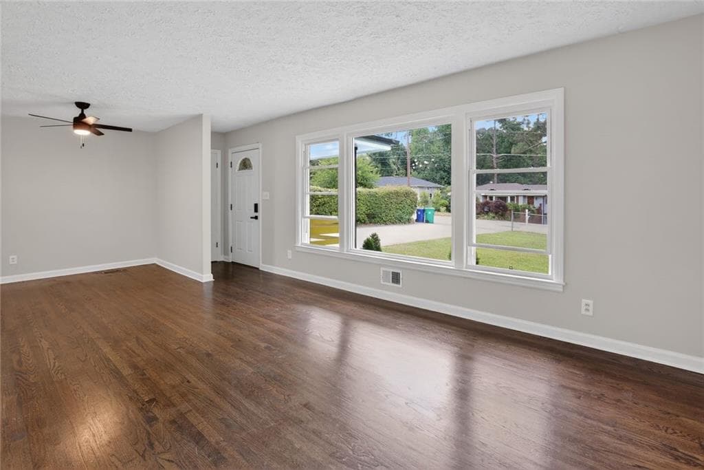4 bedroom, 3 bathroom, 1,373 sq ft single family residence for sale at 3081 Glendale Court, Decatur, GA 30032 — photo 2