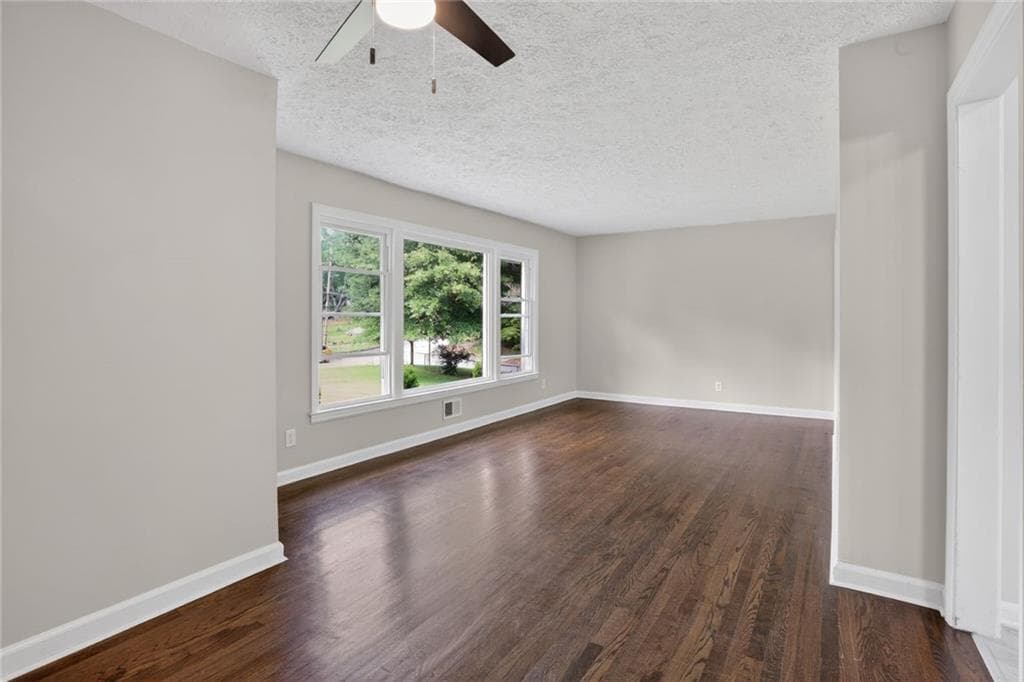 4 bedroom, 3 bathroom, 1,373 sq ft single family residence for sale at 3081 Glendale Court, Decatur, GA 30032 — photo 3