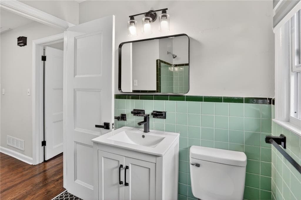 4 bedroom, 3 bathroom, 1,373 sq ft single family residence for sale at 3081 Glendale Court, Decatur, GA 30032 — photo 9