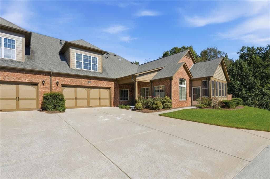 3 bedroom, 3 bathroom, 2,525 sq ft condominium for sale at 4204 Lanier Ridge Walk 503, Cumming, GA 30041 — photo 2