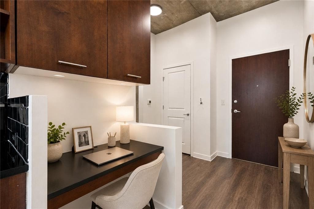1 bedroom, 1 bathroom, 736 sq ft condominium for sale at 3324 Peachtree Road 808, Atlanta, GA 30326 — photo 8