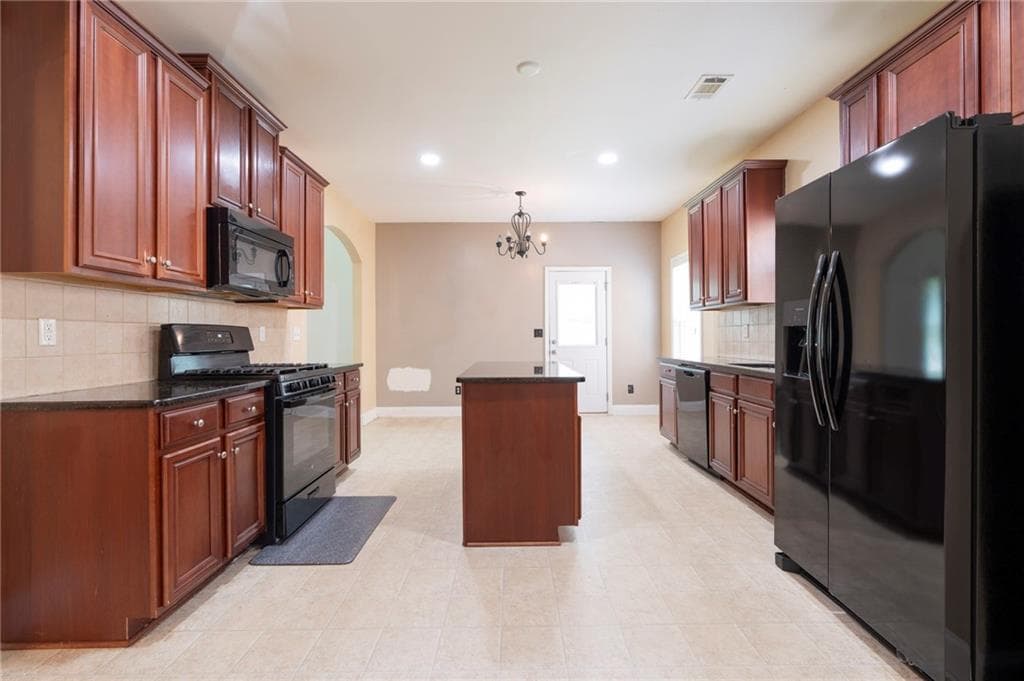 7 bedroom, 6 bathroom, 5,608 sq ft single family residence for sale at 4276 Shamrock Drive, Atlanta, GA 30349 — photo 6