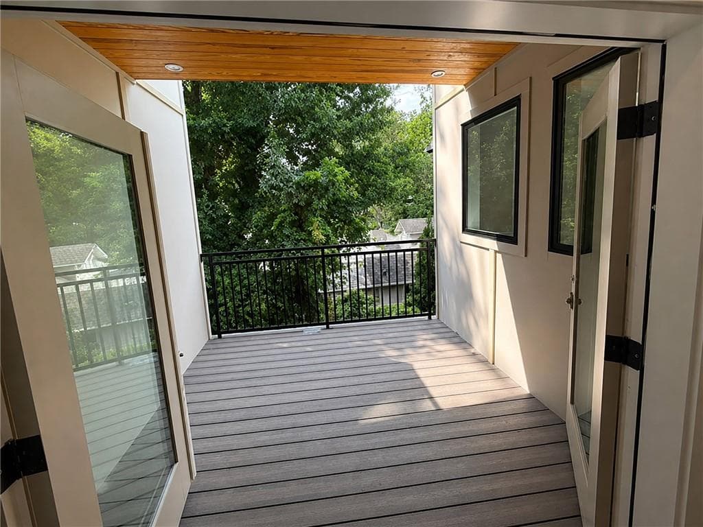 4 bedroom, 4 bathroom, 3,195 sq ft townhouse for sale at 3521 Kingsboro Road, Atlanta, GA 30326 — photo 6