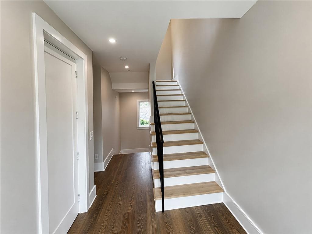 4 bedroom, 4 bathroom, 3,195 sq ft townhouse for sale at 3521 Kingsboro Road, Atlanta, GA 30326 — photo 7