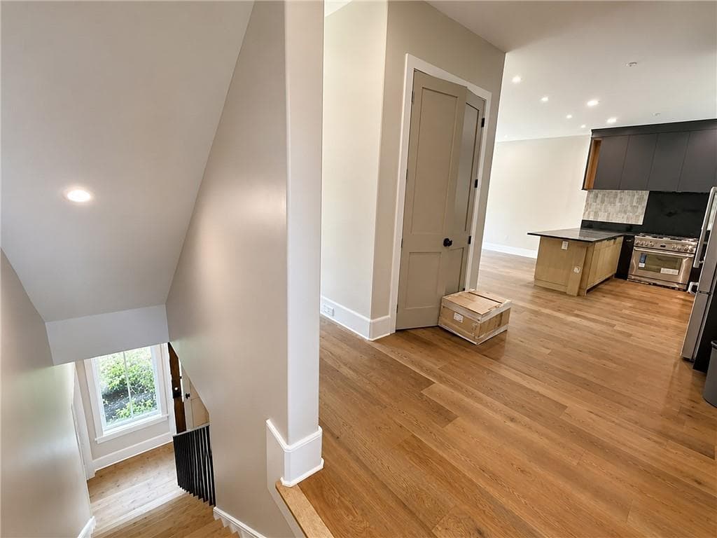 4 bedroom, 4 bathroom, 3,195 sq ft townhouse for sale at 3521 Kingsboro Road, Atlanta, GA 30326 — photo 9
