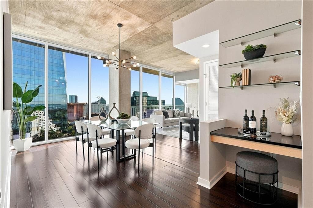 2 bedroom, 2 bathroom, 1,587 sq ft condominium for sale at 3324 Peachtree Road 1911, Atlanta, GA 30326 — photo 2