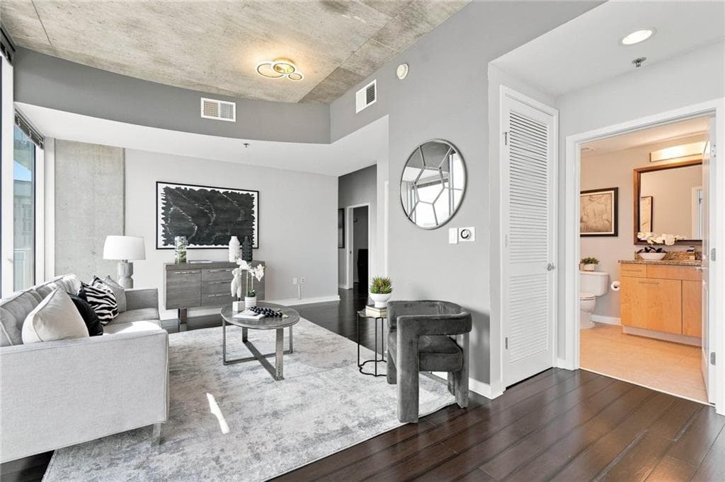 2 bedroom, 2 bathroom, 1,587 sq ft condominium for sale at 3324 Peachtree Road 1911, Atlanta, GA 30326 — photo 10