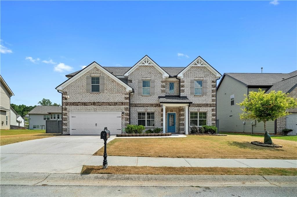 6 bedroom, 3 bathroom, 4,480 sq ft single family residence for sale at 5673 Wyncreek Circle, Atlanta, GA 30331 — photo 2