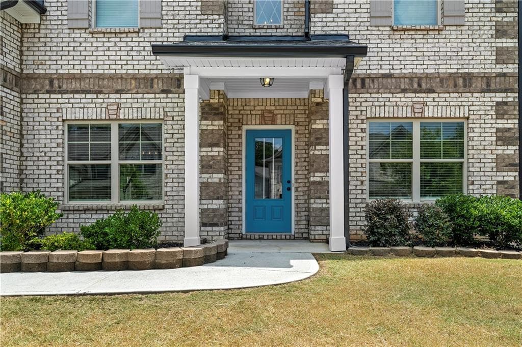 6 bedroom, 3 bathroom, 4,480 sq ft single family residence for sale at 5673 Wyncreek Circle, Atlanta, GA 30331 — photo 4