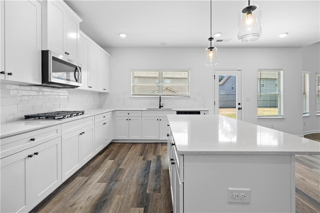 6 bedroom, 3 bathroom, 4,480 sq ft single family residence for sale at 5673 Wyncreek Circle, Atlanta, GA 30331 — photo 8