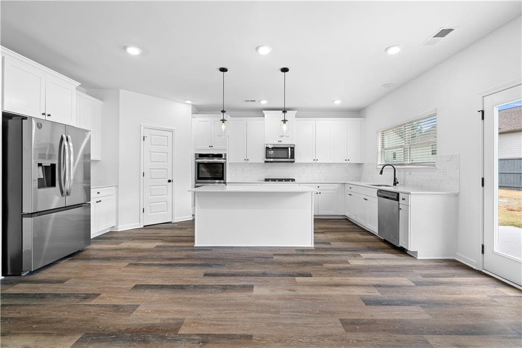 6 bedroom, 3 bathroom, 4,480 sq ft single family residence for sale at 5673 Wyncreek Circle, Atlanta, GA 30331 — photo 9
