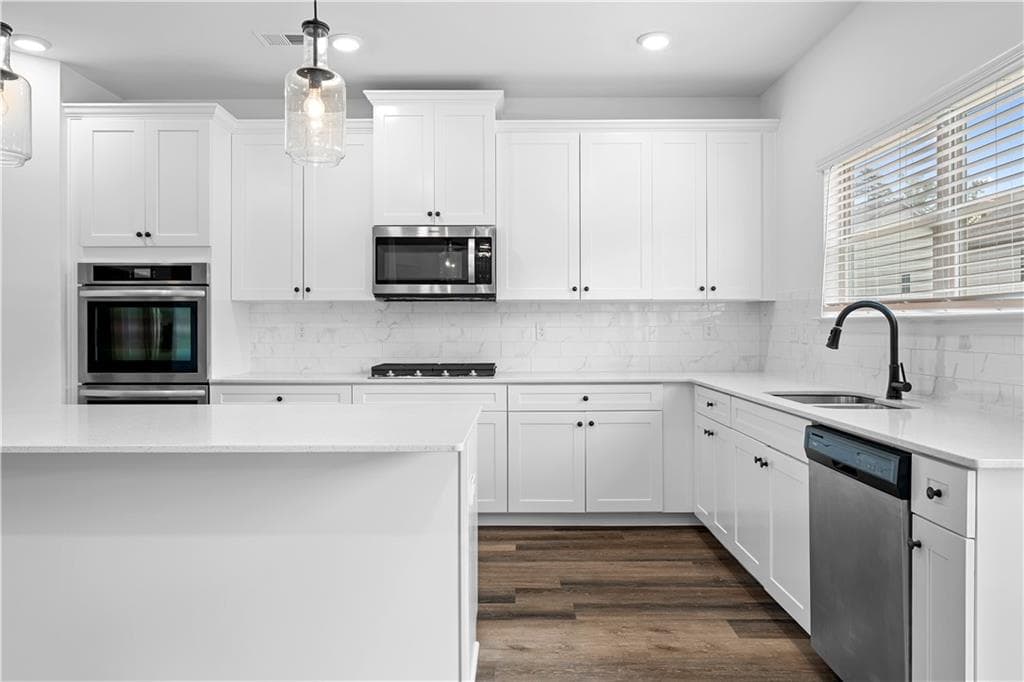 6 bedroom, 3 bathroom, 4,480 sq ft single family residence for sale at 5673 Wyncreek Circle, Atlanta, GA 30331 — photo 10