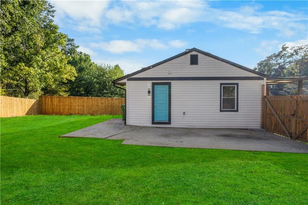 2 bedroom, 2 bathroom, 912 sq ft single family residence for sale at 4253 Hanes Drive, Decatur, GA 30035 — photo 2