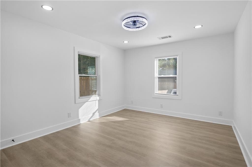 2 bedroom, 2 bathroom, 912 sq ft single family residence for sale at 4253 Hanes Drive, Decatur, GA 30035 — photo 8