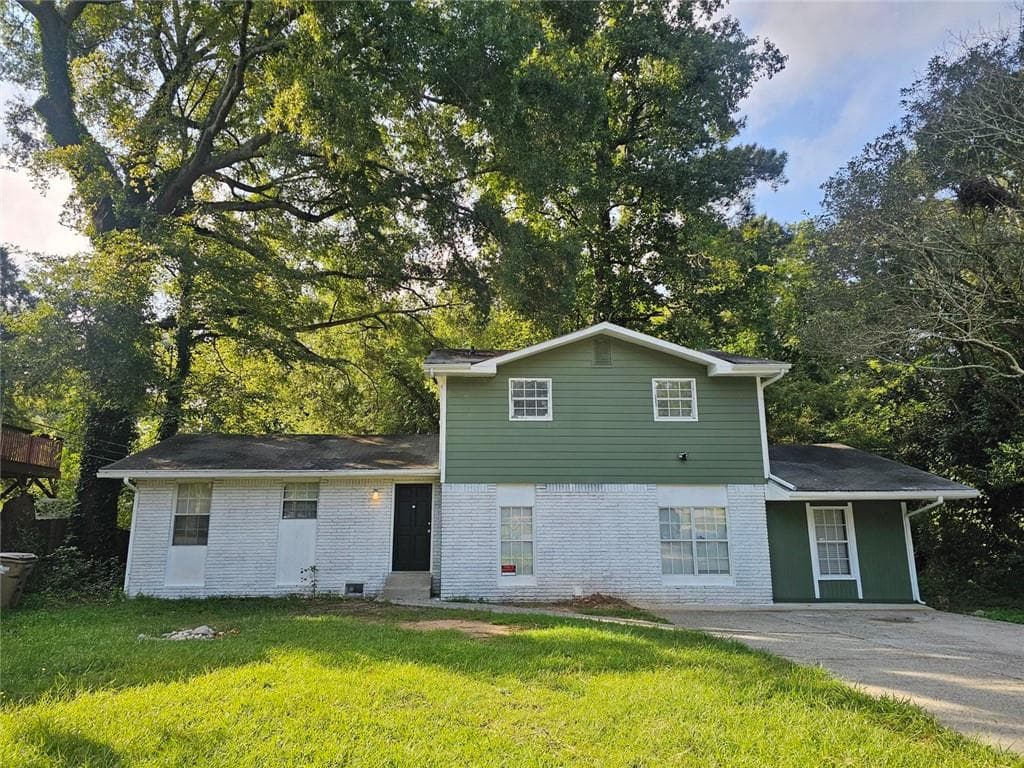 6 bedroom, 2 bathroom, 2,559 sq ft single family residence for sale at 745 S Carter Drive, Jonesboro, GA 30236
