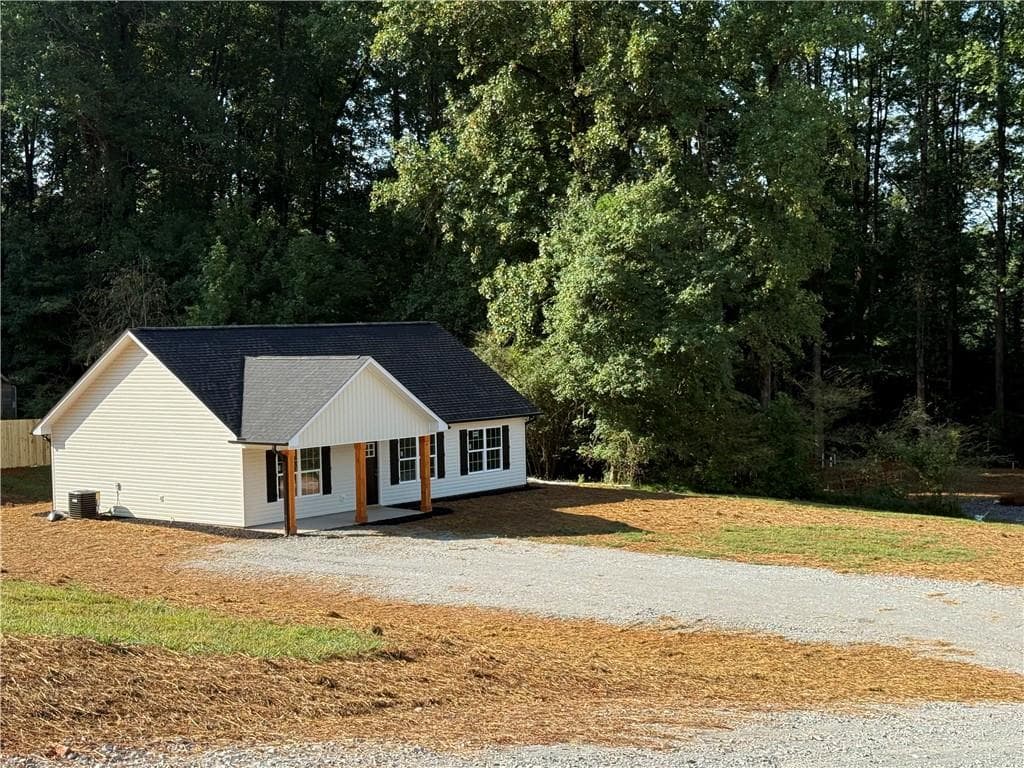 3 bedroom, 2 bathroom, 1,180 sq ft single family residence for sale at 45 Charlies Way, Dahlonega, GA 30533 — photo 5
