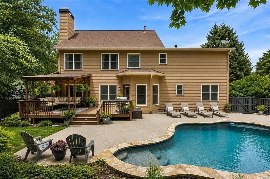 6 bedroom, 4 bathroom, 4,370 sq ft single family residence under contract at 860 Valley Drive, Canton, GA 30114 — photo 2