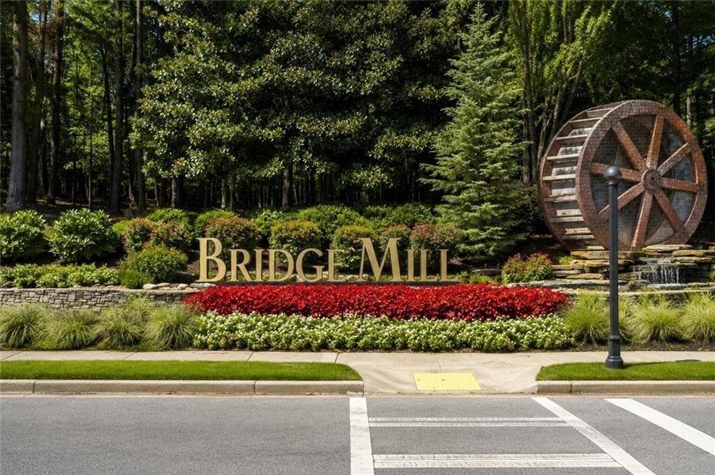 6 bedroom, 4 bathroom, 4,370 sq ft single family residence under contract at 860 Valley Drive, Canton, GA 30114 — photo 4