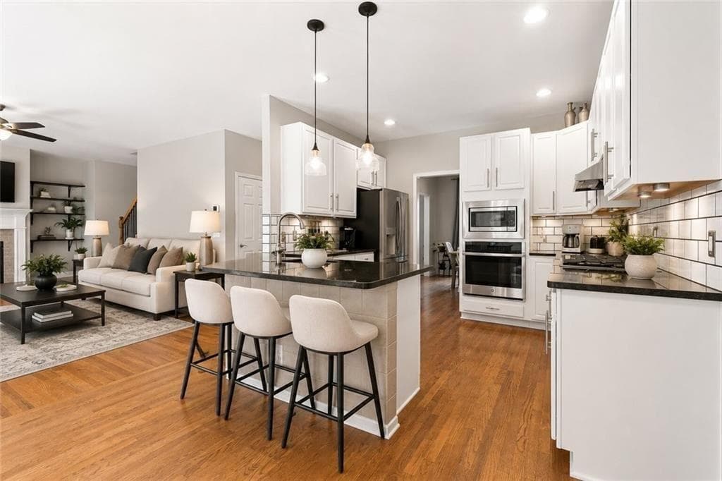 6 bedroom, 4 bathroom, 4,370 sq ft single family residence under contract at 860 Valley Drive, Canton, GA 30114 — photo 7