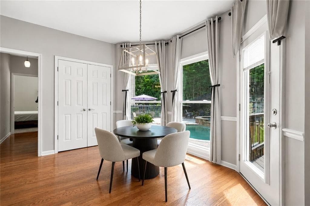 6 bedroom, 4 bathroom, 4,370 sq ft single family residence under contract at 860 Valley Drive, Canton, GA 30114 — photo 9