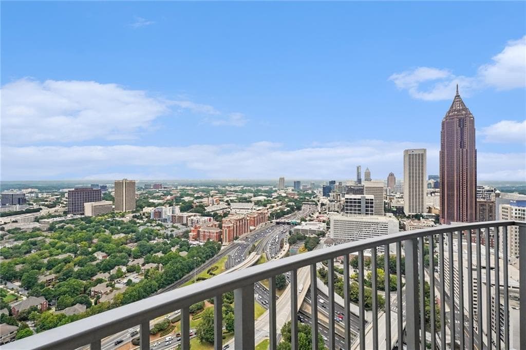 1 bedroom, 1 bathroom, 743 sq ft condominium for sale at 400 W Peachtree Street 3703, Atlanta, GA 30308 — photo 1 of 16