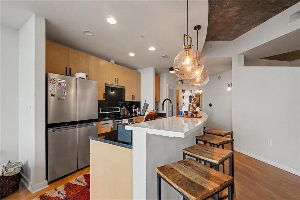 1 bedroom, 1 bathroom, 743 sq ft condominium for sale at 400 W Peachtree Street 3703, Atlanta, GA 30308 — photo 4