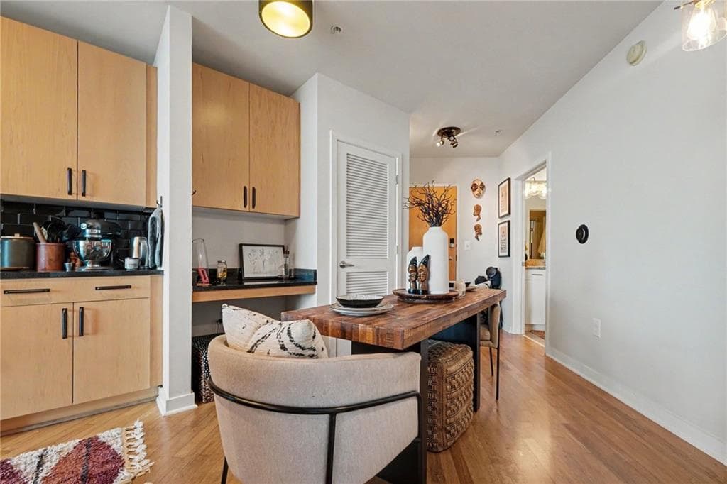 1 bedroom, 1 bathroom, 743 sq ft condominium for sale at 400 W Peachtree Street 3703, Atlanta, GA 30308 — photo 5