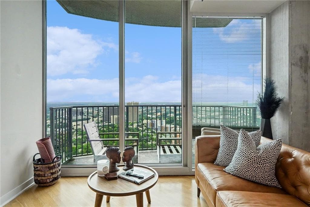 1 bedroom, 1 bathroom, 743 sq ft condominium for sale at 400 W Peachtree Street 3703, Atlanta, GA 30308 — photo 8
