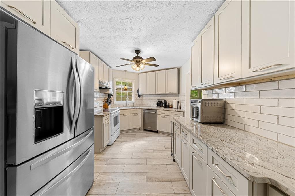3 bedroom, 3 bathroom, 1,863 sq ft single family residence for sale at 2460 Arbour Trace Terrace, Suwanee, GA 30024 — photo 6