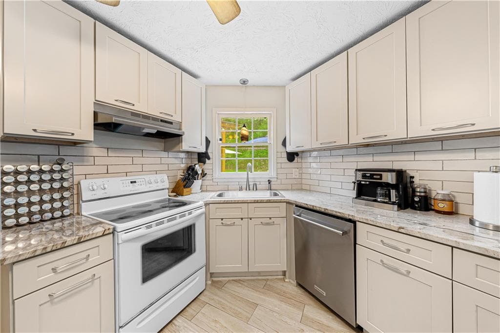 3 bedroom, 3 bathroom, 1,863 sq ft single family residence for sale at 2460 Arbour Trace Terrace, Suwanee, GA 30024 — photo 7