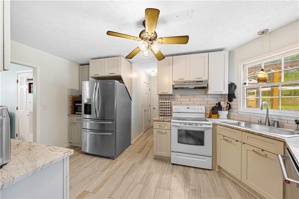 3 bedroom, 3 bathroom, 1,863 sq ft single family residence for sale at 2460 Arbour Trace Terrace, Suwanee, GA 30024 — photo 8