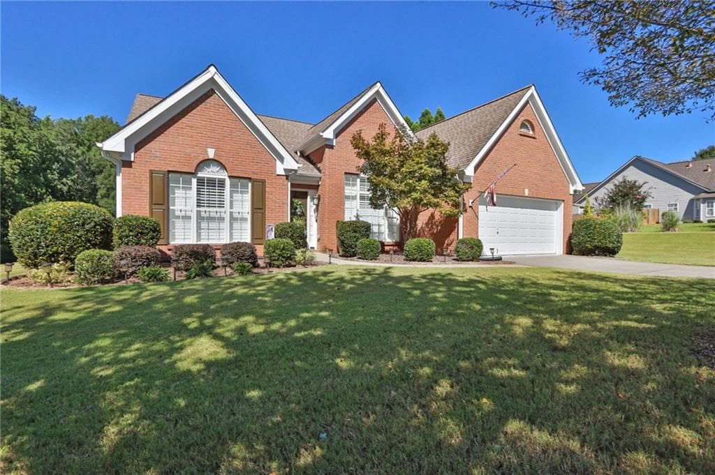 3 bedroom, 2 bathroom, 2,248 sq ft single family residence under contract at 8720 Meadow Glen Court, Gainesville, GA 30506 — photo 2