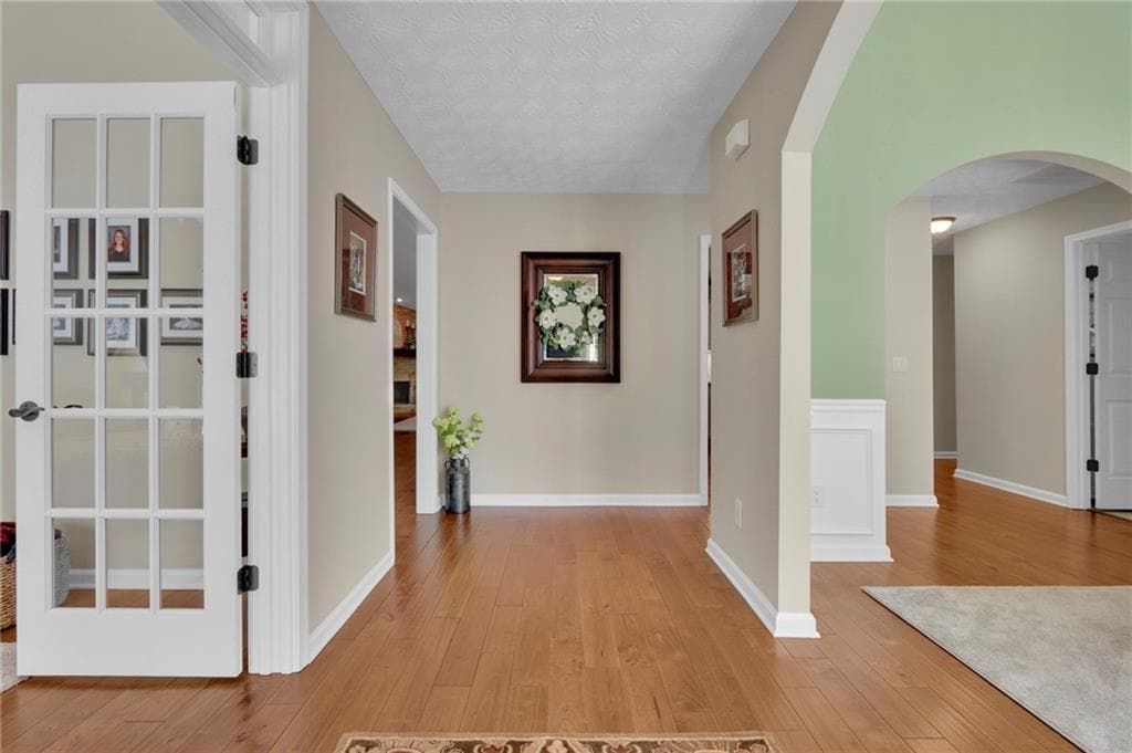 3 bedroom, 2 bathroom, 2,248 sq ft single family residence under contract at 8720 Meadow Glen Court, Gainesville, GA 30506 — photo 5
