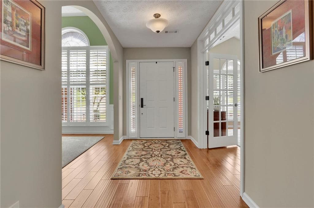 3 bedroom, 2 bathroom, 2,248 sq ft single family residence under contract at 8720 Meadow Glen Court, Gainesville, GA 30506 — photo 6