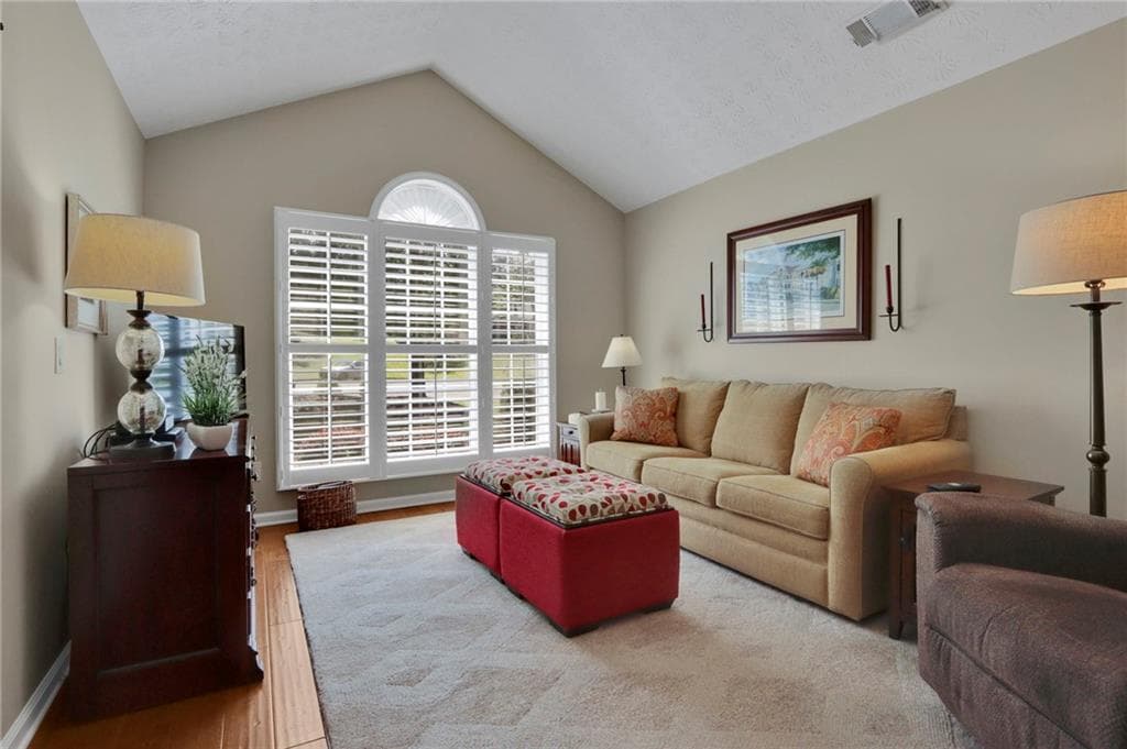 3 bedroom, 2 bathroom, 2,248 sq ft single family residence under contract at 8720 Meadow Glen Court, Gainesville, GA 30506 — photo 9