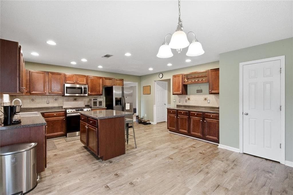 5 bedroom, 3 bathroom, 3,942 sq ft single family residence for sale at 5503 Mudlark Circle, Powder Springs, GA 30127 — photo 3