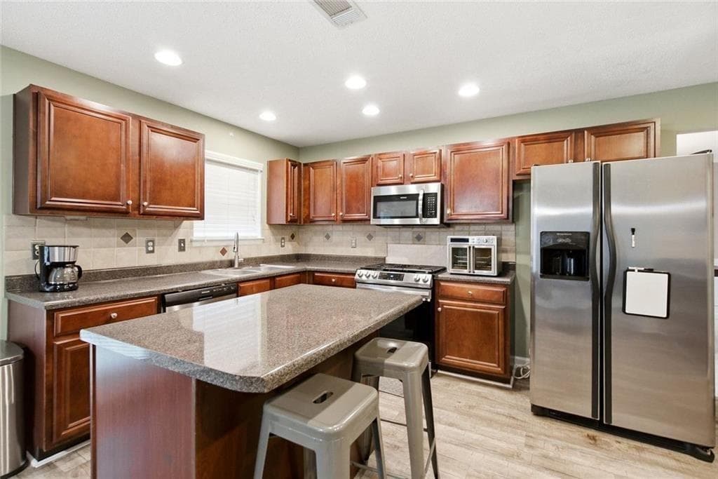 5 bedroom, 3 bathroom, 3,942 sq ft single family residence for sale at 5503 Mudlark Circle, Powder Springs, GA 30127 — photo 4