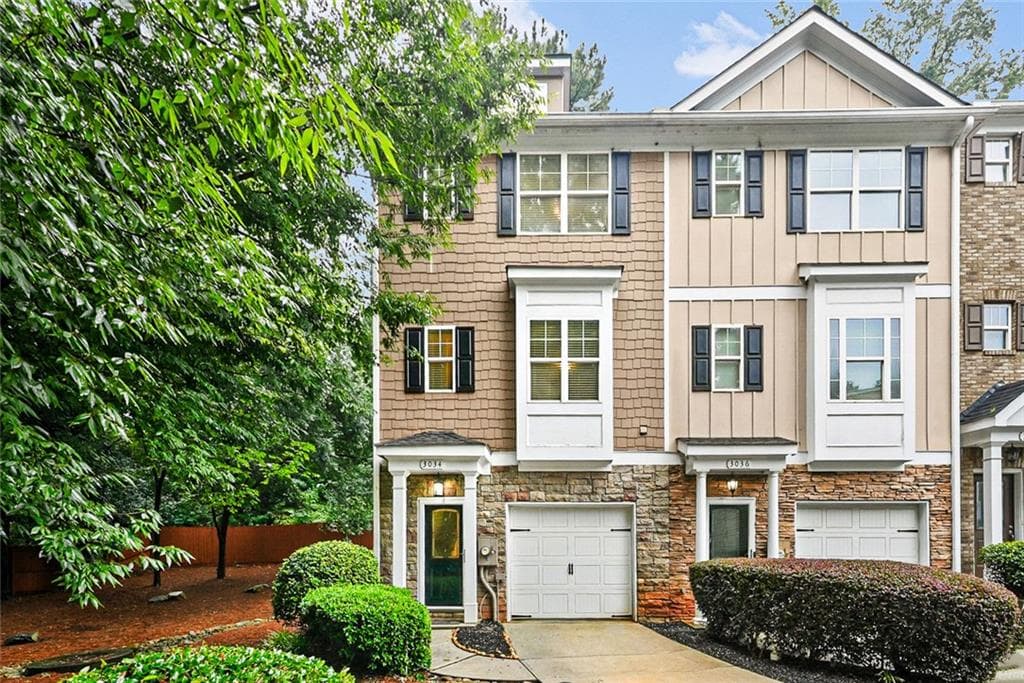 3 bedroom, 4 bathroom, 1,730 sq ft townhouse for sale at 3034 Lauren Parc Road, Decatur, GA 30032 — photo 1 of 26