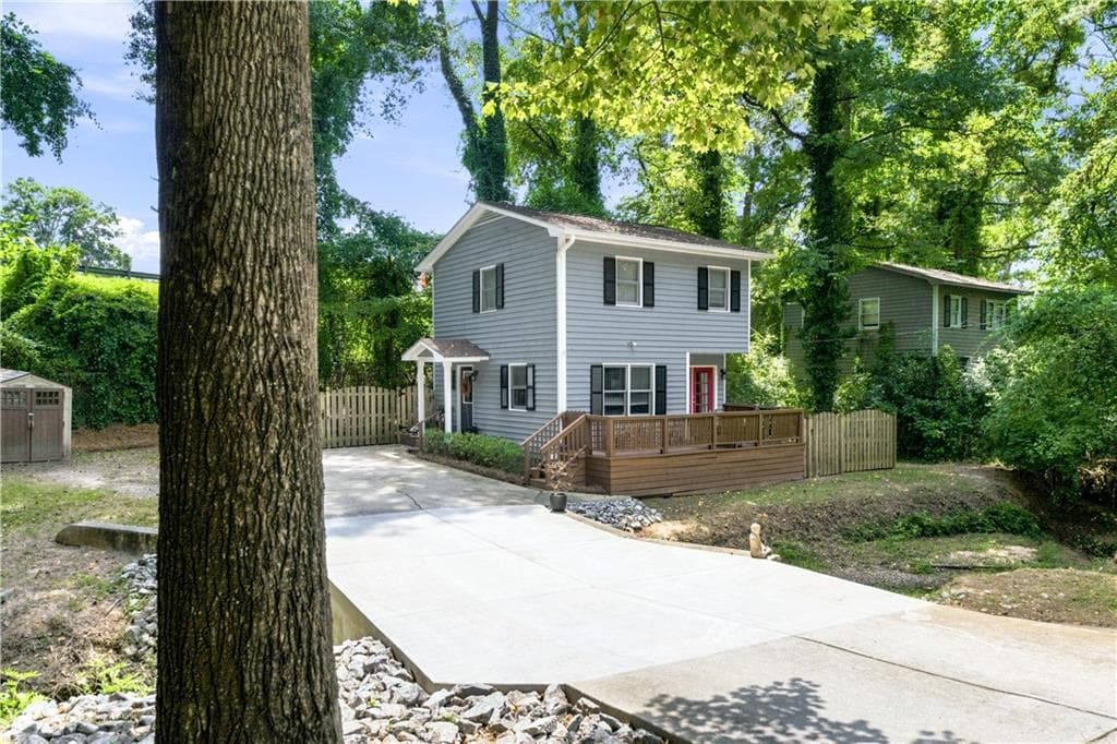2 bedroom, 2 bathroom, 988 sq ft single family residence for sale at 119 William Drive, Athens, GA 30606